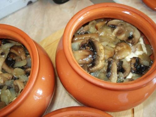Мясо в горшочке с картофелем и сыром? 06
