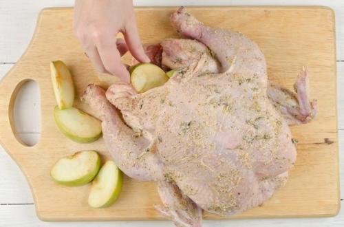 Курица с яблоками в сливочном соусе. 04