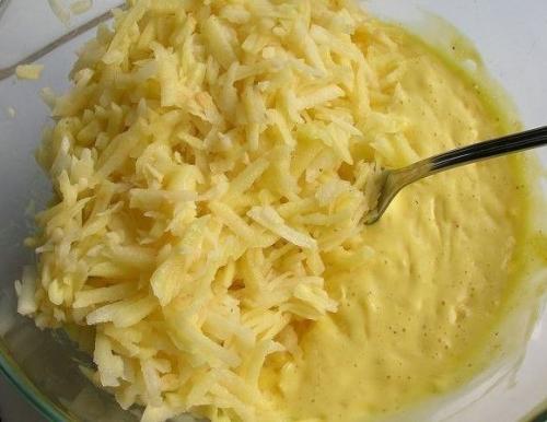 Запеканка из тертого картофеля с сыром и чесноком. 05
