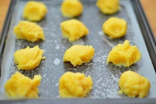 Эклеры.  Ингредиенты:   - Масло сливочное - 100 г. 05