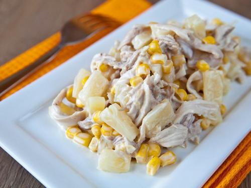 Салат с ананасами и курицей?