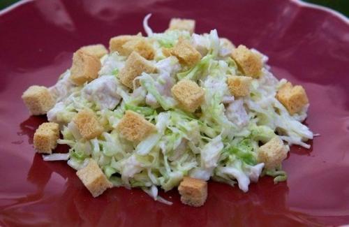 Салат из свежей капусты с курицей. Салат из свежей капусты с курицей.