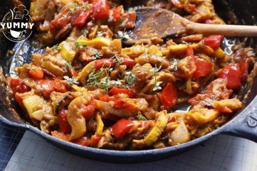 Яркое, красочное и сочное рагу из овощей придется по вкусу всем!