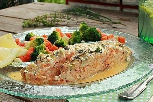Семга, запеченная со сливками и лимоном.
