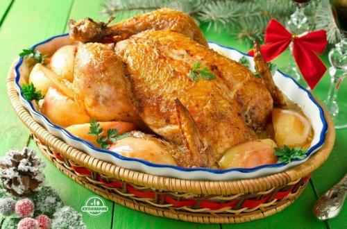 Курица с яблоками в сливочном соусе.