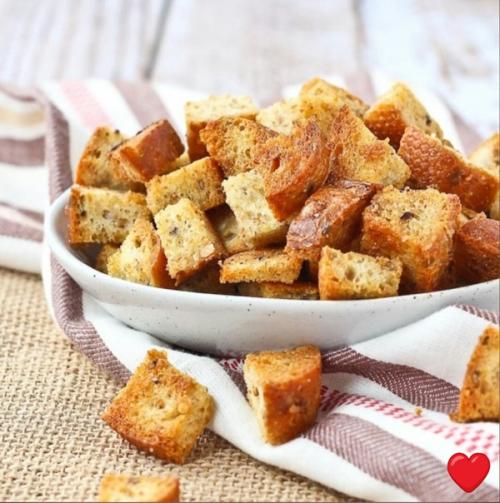 Аппетитно!  Чесночные гренки из белого хлеба.