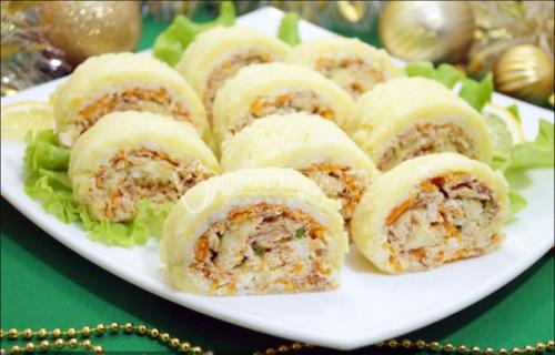 Новогодние рецепты.  Салат - рулет Карнавал.