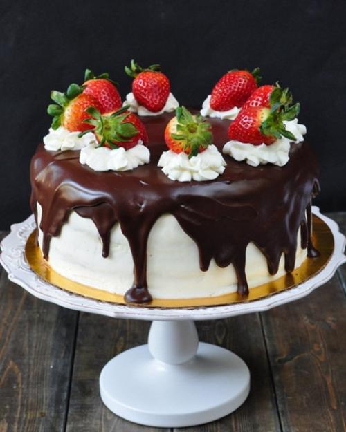 Шоколадный торт.  Очень мягкие, шоколадные, рассыпчатые и нежные, сочные и влажные коржи, тающие во рту … они не оставят равнодушным никого! 08