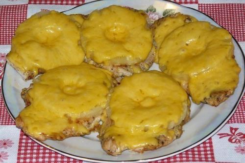 Куриные отбивные с сыром.