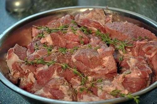 Мясо по-французски.  Вам потребуется: 02