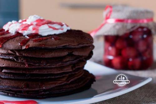 Шоколадные панкейки в шоколадной глазури.