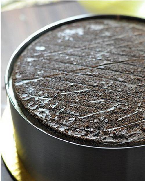 Шоколадный торт.  Очень мягкие, шоколадные, рассыпчатые и нежные, сочные и влажные коржи, тающие во рту … они не оставят равнодушным никого! 05