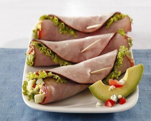 Ветчинные конвертики с салатом?
