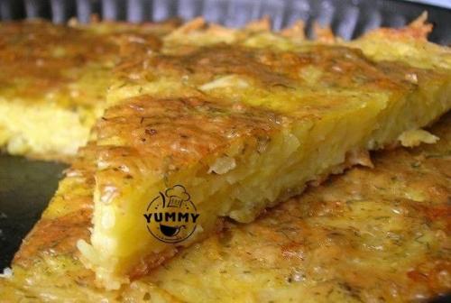 Запеканка из тертого картофеля с сыром и чесноком.