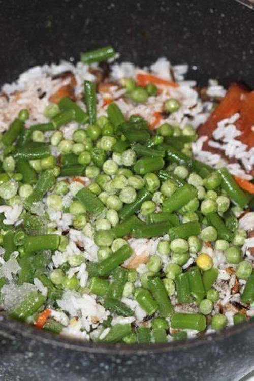 Вкусный рис с овощами и грибами невероятно. 07