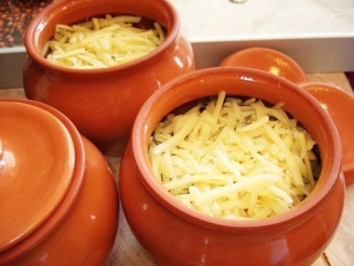 Мясо в горшочке с картофелем и сыром? 07