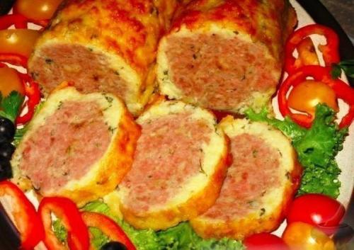 Вкусный мясной рулет в пикантной сырной корочке? Вкусный мясной рулет в пикантной сырной корочке?