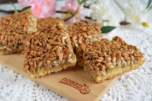 Пирог с семечками подсолнечника.