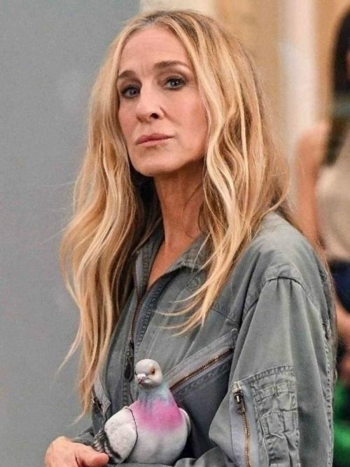 Сара Джессика Паркер ответила хейтерам, критикующим её внешность, возраст и седину.
