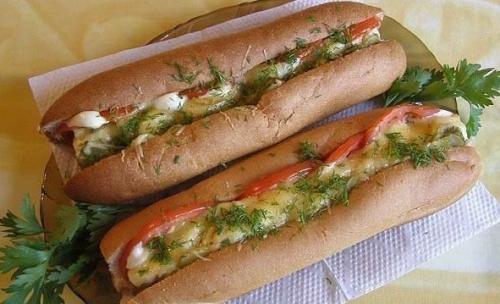 Хот-дог по-домашнему.  Прекрасный завтрак, отличный перекус, удобно взять на работу.