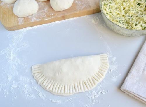 Вкусные кутабы с сыром и зеленью. 04