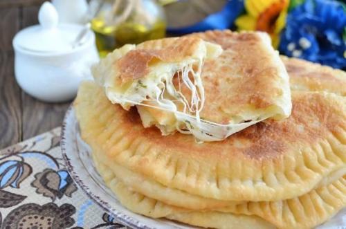 Вкусные кутабы с сыром и зеленью.