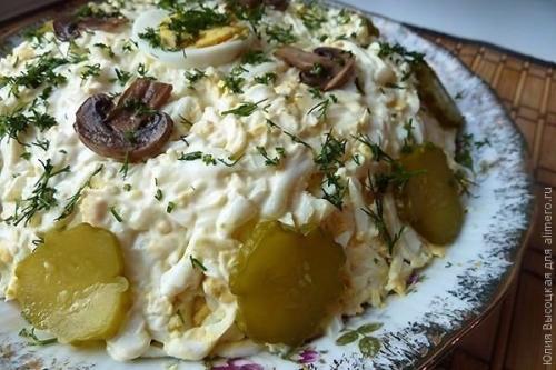 Печеночный слоеный салат.