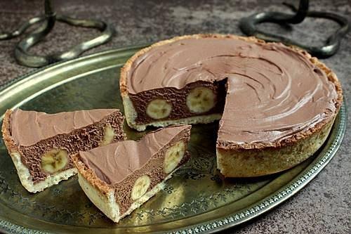 Торт с бананами и шоколадным муссом.