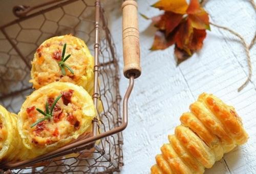 Закусочные слоеные трубочки.