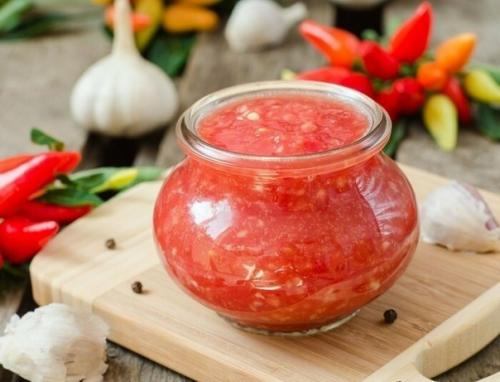 Хреновина с помидорами и чесноком на зиму.