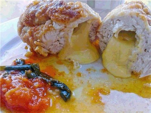 Куриная грудка с сыром в сухарях. Куриная грудка с сыром в сухарях.