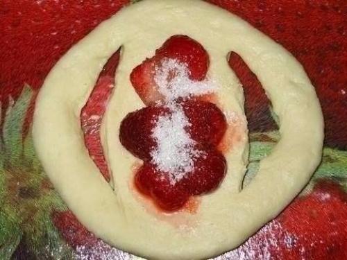 Булочки с клубничкой? 02 Булочки с клубничкой? 02