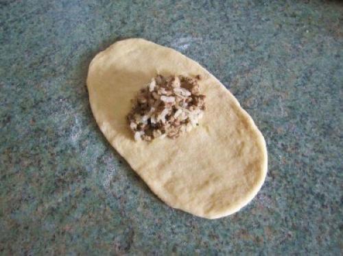 Пирожки разных видов формовки с рисово - мясной начинкой. 01