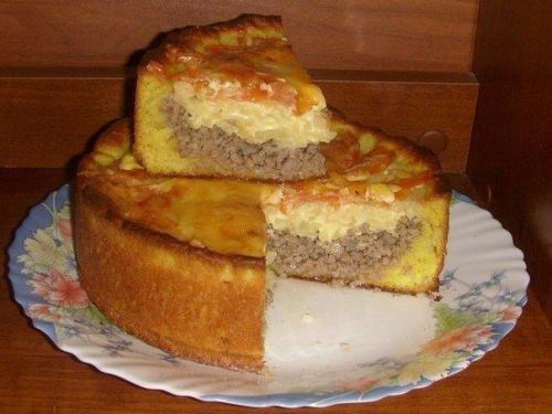 Пирог с мясом и картофелем.