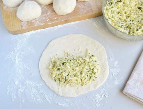 Вкусные кутабы с сыром и зеленью. 03