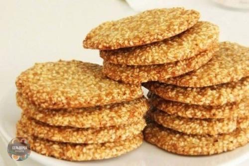 Овсяное печенье на кефире с кунжутом.