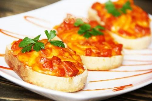 Горячие бутерброды с колбасой, сыром и яйцом. 08