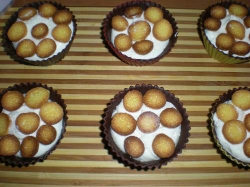 Шоколадные корзинки с клубникой и сливками. 05