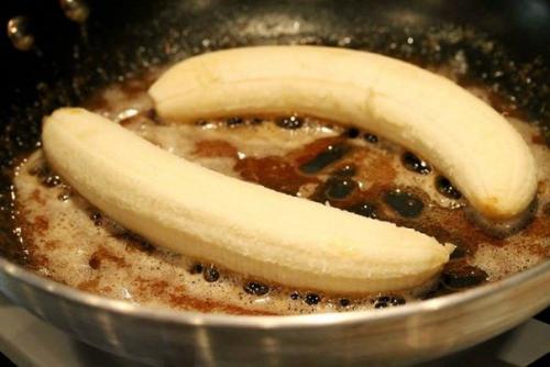 Десерт - мороженое с бананами и миндалем. 03 Десерт - мороженое с бананами и миндалем. 03