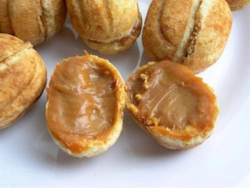 Орешки со сгущенным молоком.