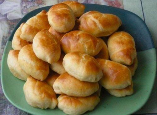 Такие пирожки с капустой готовила еще моя мама - мало теста, много начинки!