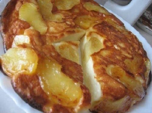 Творожно - яблочная запеканка с ароматом корицы.