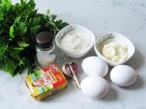 Рулет яичный с сыром и крабовыми палочками. 01