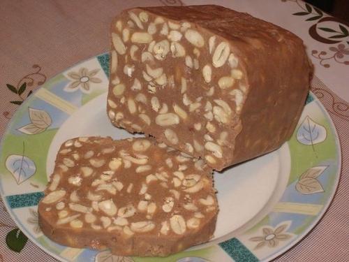 Щербет.  Ингредиенты:   - 500 г жареного арахиса, - 1 пачка сухой детской смеси Малютка (350 гр), - 3 стакана сахара, - 1 стакан молока, - 3 ст.