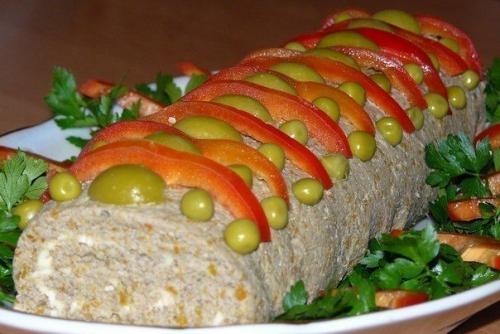 Рулет из печеночного паштета Янтарный. Рулет из печеночного паштета Янтарный.