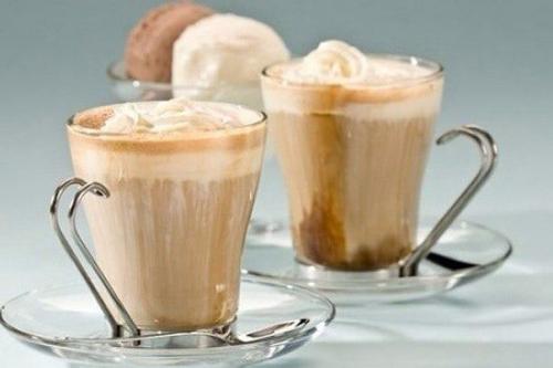 Кофейный коктейль с мороженым.