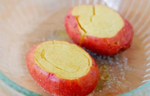 Интересный рецепт запеченной картошки с золотистой корочкой. 04