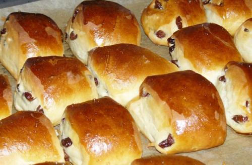 Булочки с изюмом.