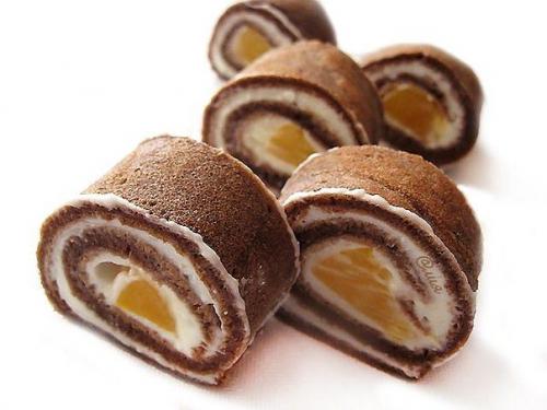 Сладкие роллы!   Главный ингредиент - шоколадные блины. 07