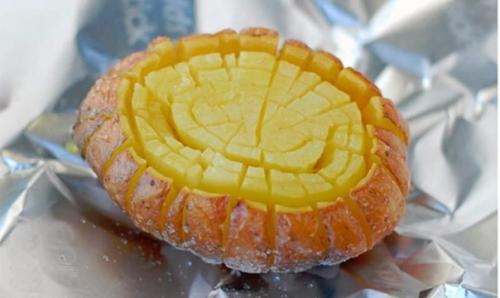 Интересный рецепт запеченной картошки с золотистой корочкой. 05